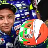 Valentino Rossi Gunakan Helm Terbaru AGV Di MotoGP Mugello Italia Valentino Rossi Gunakan Helm Terbaru AGV Di MotoGP Mugello Italia