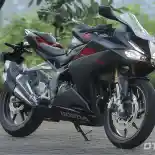 Kerennya Motor Berkelir Hitam Bila Diabadikan Dalam Gambar, Pasti Bikin Anda Tergoda