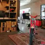 Gerai Ini Tawarkan Pilihan Apparel Retro, Mulai dari Gloves Hingga Helm Gerai Ini Tawarkan Pilihan Apparel Retro, Mulai dari Gloves Hingga Helm