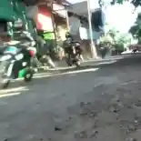 Balapan Motor di Jalanan Kampung Jadi Sorotan