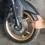 Tips Merawat Ban Motor, Perhatikan Beban Bawaan!