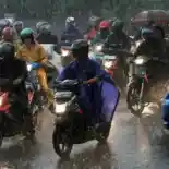 Hujan Lebat Ancam Indonesia, Ini Langkah Antisipasi Bagi Pengendara Motor