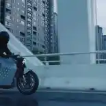 Motor Listrik Davinci DC100, Tampilan Futuristis dan Bisa Berdiri Sendiri