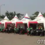 Senangnya Rider Go-Jek Mangkal di GIIAS 2015