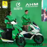 Mitra Grab Indonesa Mulai Gunakan Motor Listrik Gesits dan PCX Electric