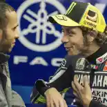 Rossi Dapat Dukungan Lewis Hamilton