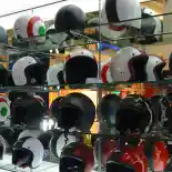 Nih, Cara Mudah Cegah Bau Tak Sedap di Helm