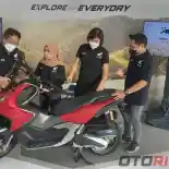 Jok Lebih Rendah, Honda ADV160 Menyasar Kaum Hawa