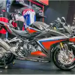 Ketika Honda CBR150R & Honda CBR250RR Berbaju Karbon, Kerennya! Ketika Honda CBR150R & Honda CBR250RR Berbaju Karbon, Kerennya!