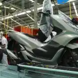 Honda Indonesia Luncurkan All New PCX Warna Sophisticated Matte Silver, Inilah Kelebihan & Kekurangannya