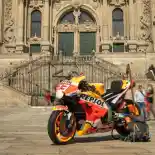 Jalani Liburan, Honda RC213V Marc Marquez Keliling Lokasi Ikonik