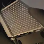 Mesin Tenang Dengan Kisi-Kisi Radiator Terawat