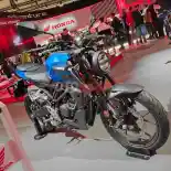 Honda CB125R 2026 Ini Gahar dan Irit, Sekali Isi Bensin Bisa ke Kebumen!
