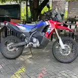 Berita Populer: Jalan Berlubang, Pajak CRF250 Rally hingga Harga BBM Turun