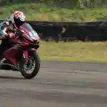 Pembalap Yamaha Berikan Tips Cara Jago Bawa Motor Sport di Sirkuit