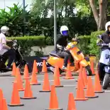 Ada Adu Keterampilan Berkendara Vespa Berhadiah Jutaan Rupiah di Parjo 2017 Ada Adu Keterampilan Berkendara Vespa Berhadiah Jutaan Rupiah di Parjo 2017