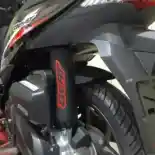 Gunakan Cover, Shock Breaker Motor Bisa Jadi Lebih Awet?