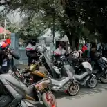 Meriah! 320 Riders Ramaikan HUT ke-10 Yamaha NMax di Pantai Carita