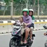 Bahaya dan Aturan Membonceng Anak di Depan Motor: Apakah Melanggar Hukum?