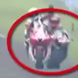 M. Fadli Dihantam dari Belakang Saat Selebrasi Kemenangan Race 2 ARRC Sentul