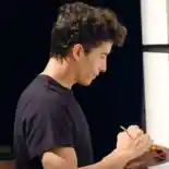 VIDEO: Marc Marquez Unjuk Kebolehan Melukis Tanpa Gunakan Kuas. Bagaimana Caranya?