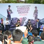 Fabio Quartararo dan Alex Rins Seru-Seruan Bareng Pelajar Mataram