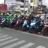 Tidak Berhenti Di Jalur Kendaraan Berat, Jadi Kiat Pengendara Motor