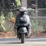 Ada Skuter Listrik yang Bisa Berdiri Sendiri di India