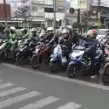 Pegiat Safety Riding Berbagi Tips Aman Ketika Berada di Traffic Light