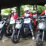Tips Berkendara Motor Listrik, Beda dengan Mesin Bensin?