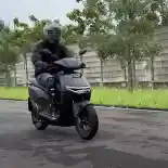 Hindari Kaget! Begini Cara Mengendarai Motor Listrik dengan Aman