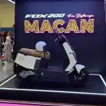 Beli Motor Polytron Fox-200 di IMOS 2025, Dapat Seat Cover MACAN
