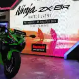 Kawasaki Serah Terima Unit Ninja ZX-6R ke 10 Konsumen Pertama