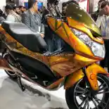 Motor Listrik Mirip PCX ini Punya Gigi Mundur