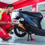 Lindungi Kendaraan Anda, Begini Cara Membedakan Oli Asli dan Palsu