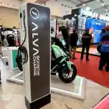 Tips Mengisi Daya Baterai Motor Listrik Agar Awet