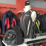 Benarkah Jaket Motor Tidak Boleh Dicuci? Ini Jawabannya