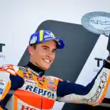 Marc Marquez Berikan Piala Aragon untuk Keluarga Hugo Millan