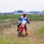 Ketahui Posisi Berkendara Motor Off-Road Antijatuh