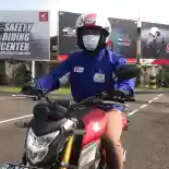 Ketahui Postur Tubuh yang Tepat Saat Mengendarai Motor