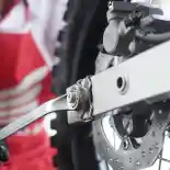 Awas! Ini Dampaknya Jika Rantai Motor Terlalu Kencang atau Kendur