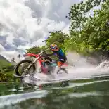 Video: Wuih Robbie Maddison Bisa Surfing Pakai Motor Trail
