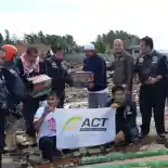 Komunitas Motor Asal Inggris Ini Berikan Donasi Ke Banten dan Lampung