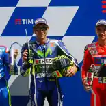 Rossi : Untung Bisa Pole, Dapat Slipstream Dari Vinales Rossi : Untung Bisa Pole, Dapat Slipstream Dari Vinales