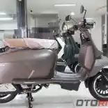 Detail Spesifikasi Skuter Bergaya Italia Royal Alloy GP200S