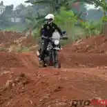 Posisi Berkendara yang Harus Diperhatikan di Medan Off-Road