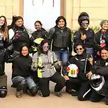 Royal Enfield Bawa Rider Wanita Riding di Pegunungan Himalaya