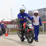 Dealer Honda Jawa Barat Ajak Penyiar Latihan Safety Riding