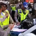 Pengendara Motor Wajib Tahu, Pelanggaran Lalu Lintas Kini Berdampak pada Poin SIM Pengendara Motor Wajib Tahu, Pelanggaran Lalu Lintas Kini Berdampak pada Poin SIM