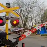 Motor Nerobos Perlintasan: Salah Pengendara atau Minim Infrastruktur? Motor Nerobos Perlintasan: Salah Pengendara atau Minim Infrastruktur?